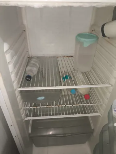 Geladeira Eletrolux usada maís funcionando direitinho barato