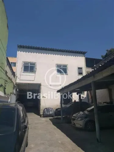 Imóvel comercial com 432 m2 e um galpão em Quintino