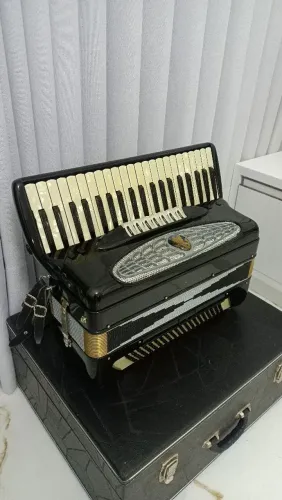 Gaita sanfona acordeon Silvio Soprani 120 baixos 3/5 de voz oitavada tamanho profissional