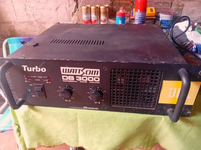 Amplificador ciclotron Watson db 3.000 com 750 wats rms 