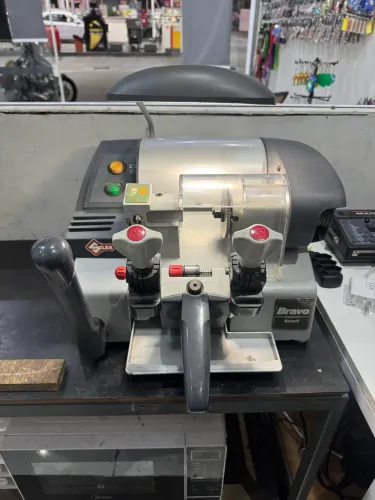 Máquina copiadora de Chaves profissional Silca Bravo
