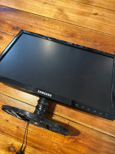 Monitor LCD 19 polegadas