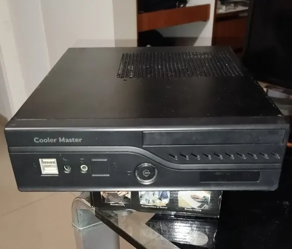 Gabinete Cooler Master