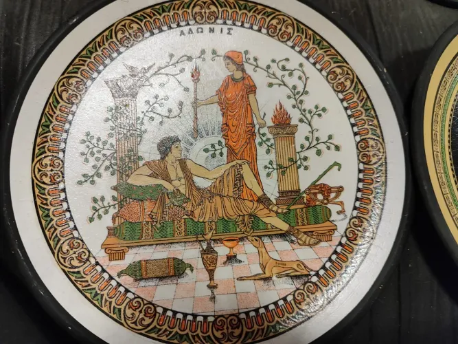 Conjunto de 4 pratos decorativos cultura grega de 20cm de diâmetro com suporte para pendur