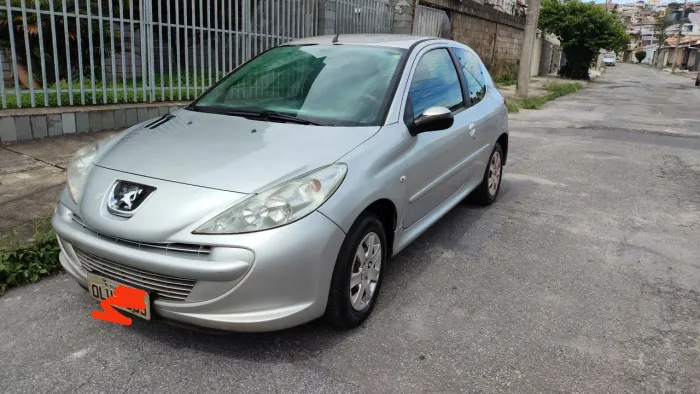 Peugeot 207 XR 1.4 Flex 8V 3P 2013