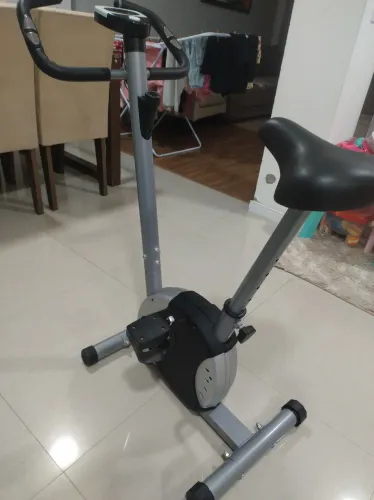 Vendo bicicleta ergométrica nova.