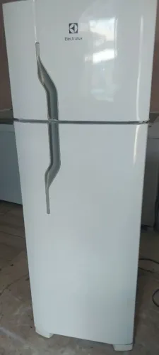 Geladeira Electrolux dúplex 260l funcionando perfeitamente 