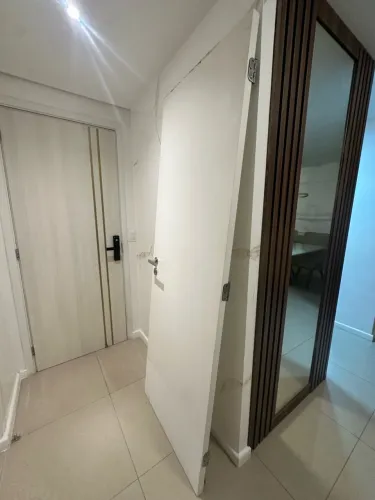 Porta madeira com fórmica branca!