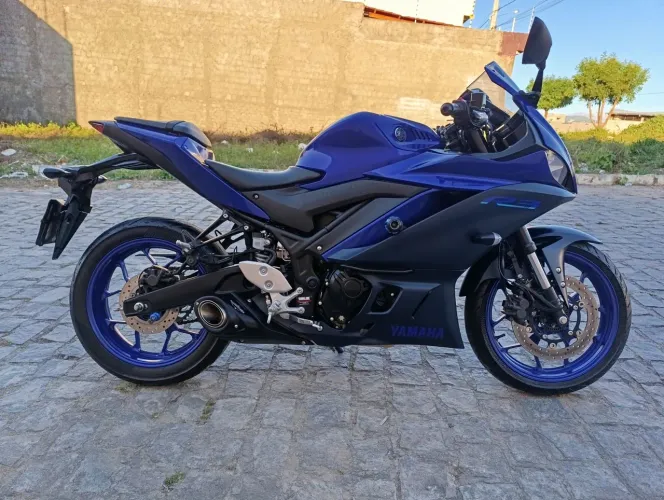 Vendo moto r3 único dono baixa quilometragem bem cuidada