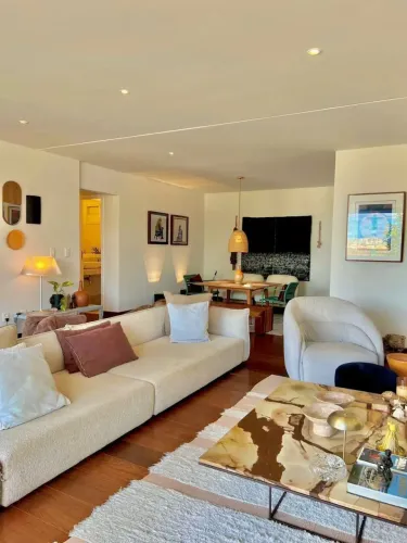 Rio Vermelho VENDO | 3 suítes | 216 m² | Localização Privilegiada | 2 vagas