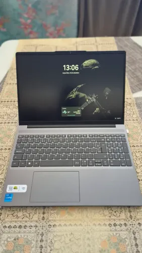 Lenovo Slim 3i i5 13420H