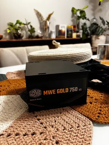 Fonte Cooler Master MWE Gold 750 V3 - 750W | 80 Plus Gold | Excelente Estado