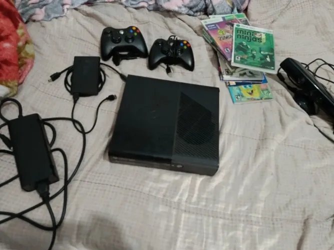 Xbox 360 com Kinect,jogos e um HD externo de 500gb