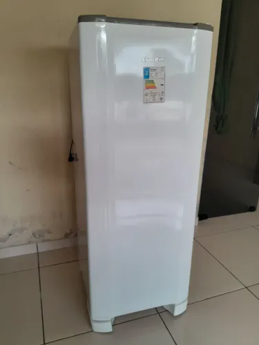 Geladeira Esmaltec nova
