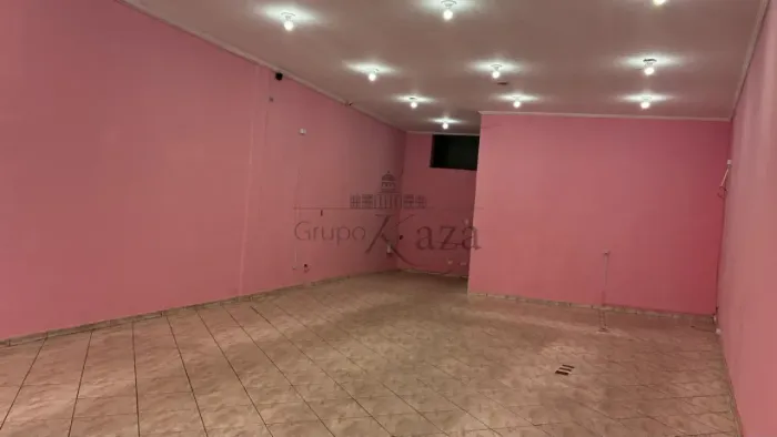 Ponto Comercial - No bairro Centro - Jacareí - 120m².