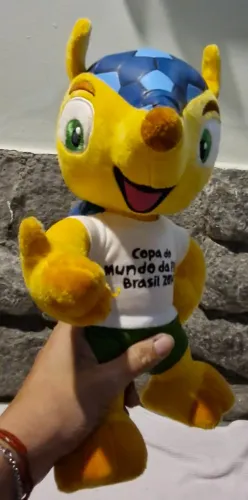 Boneco colecionável do Fuleco mascote oficial da Copa do Mundo FIFA 2014 