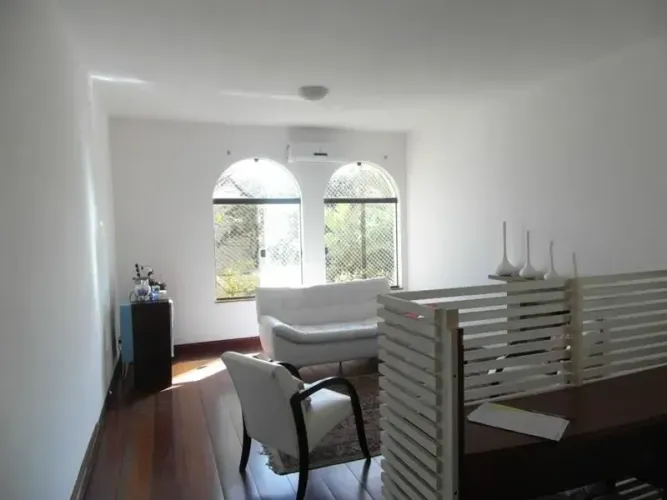 Sobrados para venda com 4 quartos na Zona Oeste em Caxingui, 250 m²