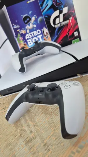 PS5 Slim Digital + Controle DualSense Branco - Completo na Caixa