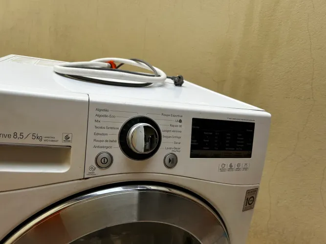 Lava e Seca LG Inverter Direct Drive 8,5 kg / 5 kg - Com Defeito - Para Conserto ou Peças