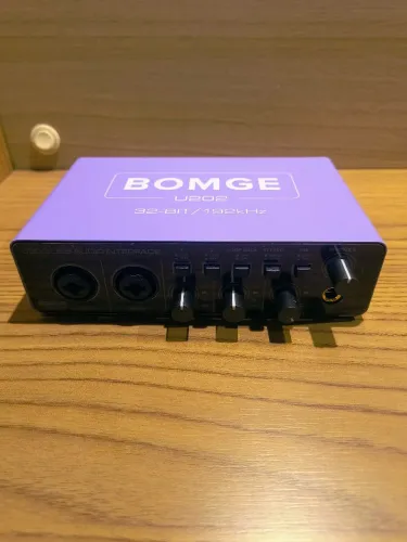 Interface de áudio Bomge U202