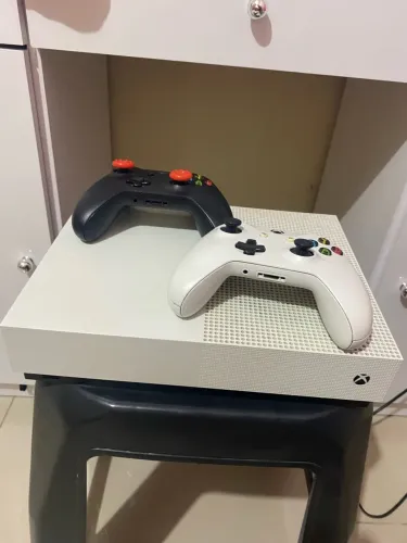 Vendo Xbox one S 1tera de armazenamento