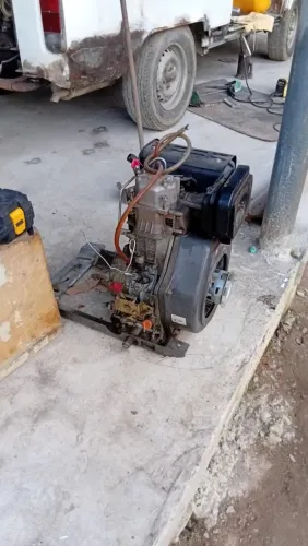 Motor da marca Branco 13 HP 900 cilindradas