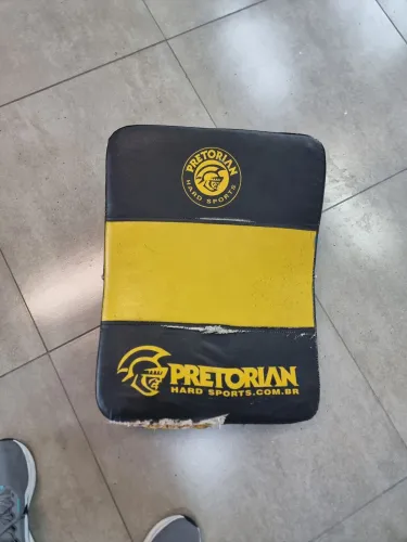 aparador escudo chute muay thai