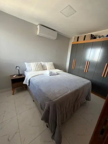 Apartamento mobiliado com ar condicionado na quadra 102