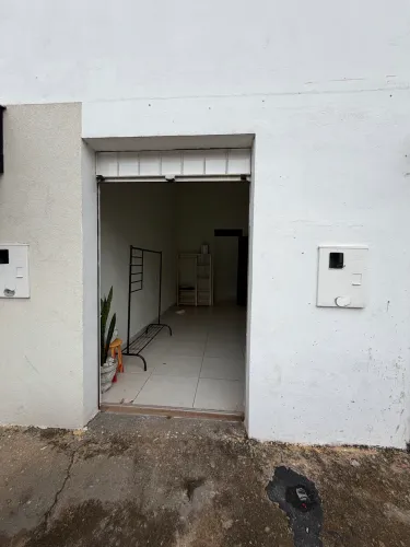 Aluga se cômodo comercial