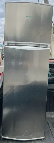 Geladeira frost free 110v, funcionando perfeitamente, mas tem um único detalhe