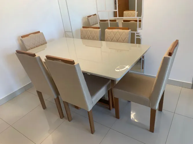 Mesa nova de madeira