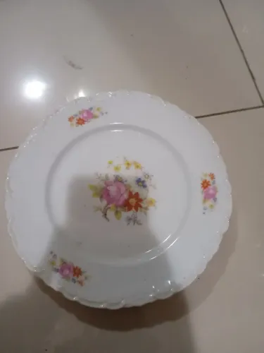 Prato em porcelana antiga