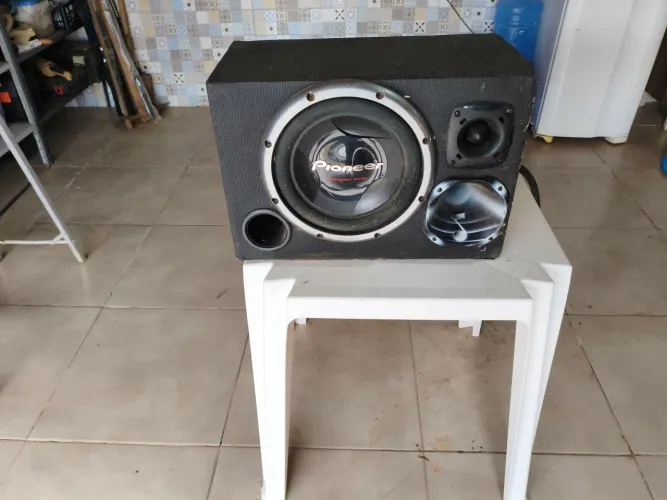 Caixa de som automotivo