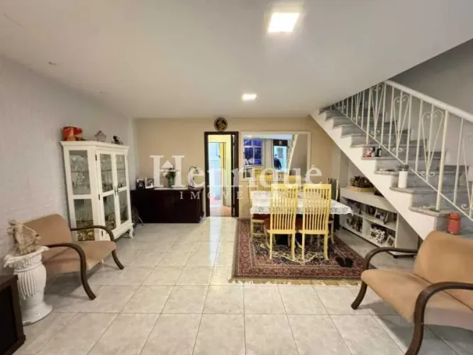 Casa de Vila : Duplex / Residencial / Glória