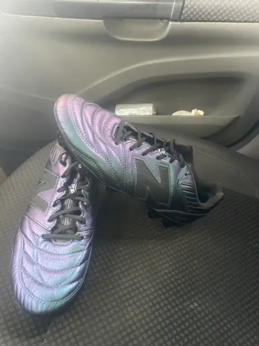 Chuteira New Balance - Tamanho 39/40 - Profissional