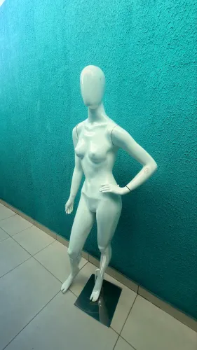 Manequim feminino