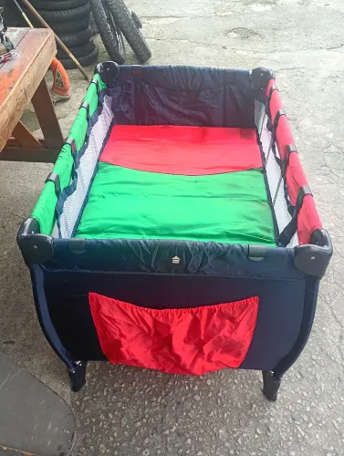 Berço e chiqueirinho portátil e dobrável com bolsa de transporte Semi nv $250 *