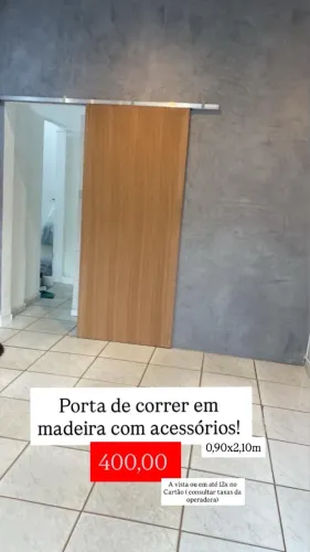 Porta de correr em madeira com acessórios!