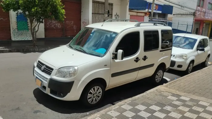 Fiat Doblo Attractive 1.4 Fire Flex 8V 5P 2012