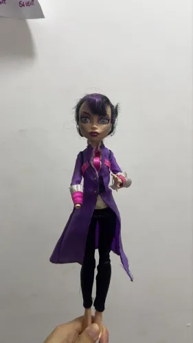 Boneca Monster High Diretora Sem Cabeça