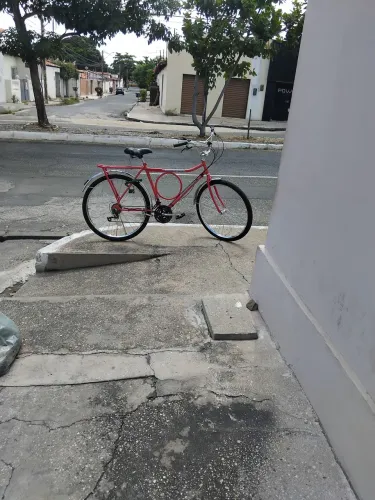 Bicicleta monark aro 26 cor vermelha raios grosso rolamento nas rodas