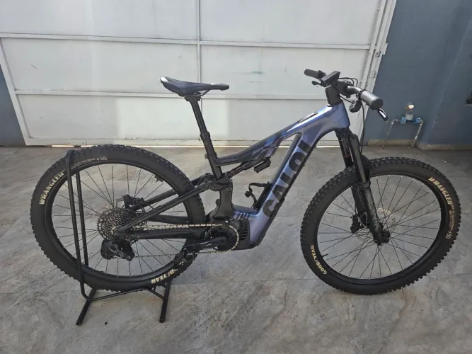 E-Bike E-Vibe Caloi Peak Carbon 2026 quadro P
