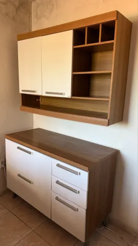 Armário de cozinha modulado MDF amadeirado conservado