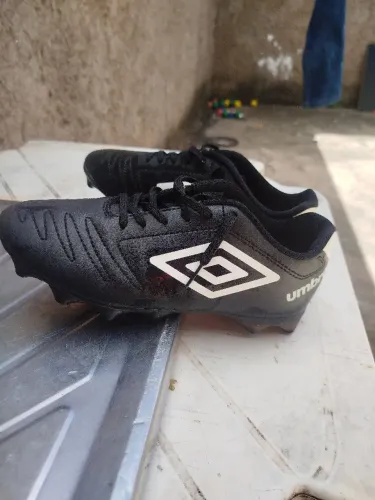 CHUTEIRA DE CAMPO UMBRO TAMANHO 38
