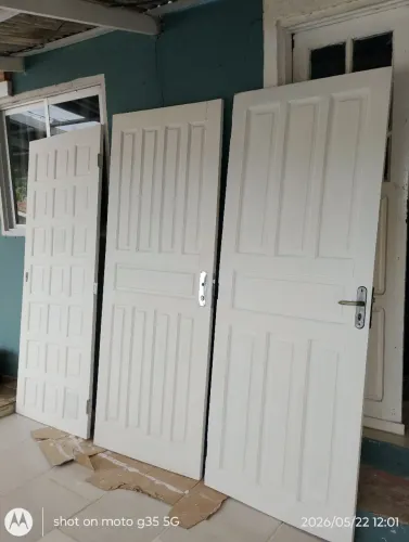 vendo 4 portas de madeira de canela usada 