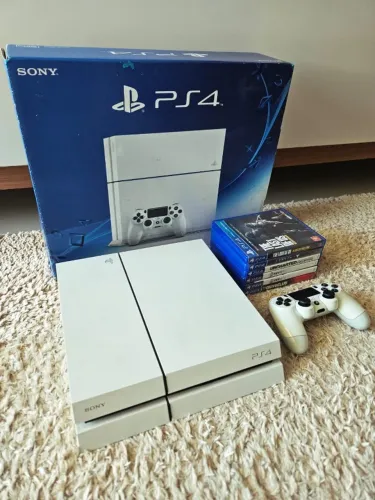 PS4 - Branco c/ 1 controle + 5 jogos