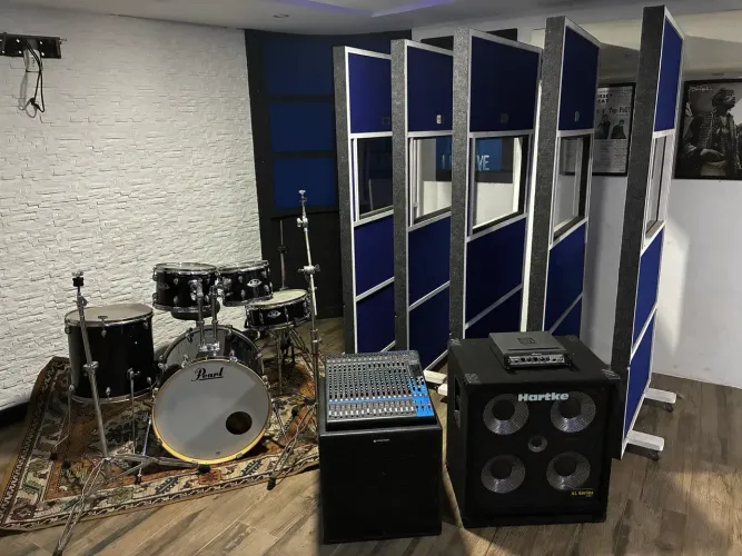 Combo para estúdio musical - Yamaha, Pearl, Ampeg, Hartke, JBL + Cabine