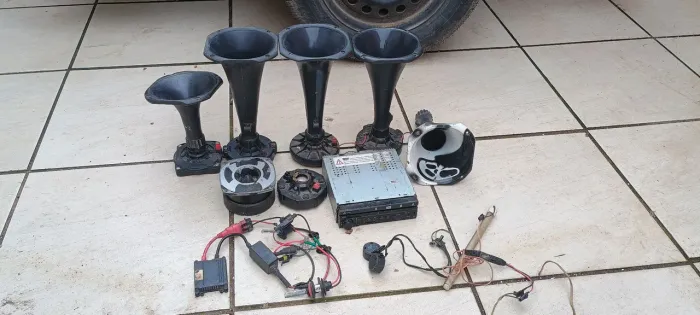 Ler descrição itens de som automotivo desapegando
