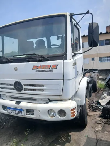 Caminhão Mercedez Benz Modelo 2423K em ótimo estado.