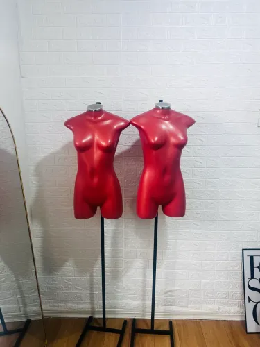 Kit com 2 manequins femininos! 